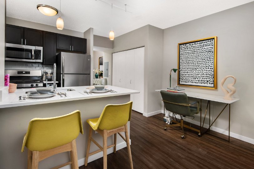 Atwater_Int_ModelKitchenDark2_JimTschetter_2023